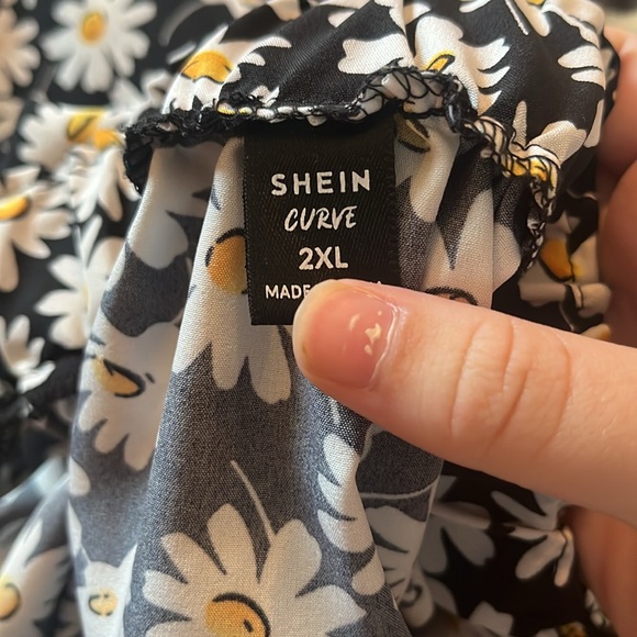 🌺SHEIN Curve Daisy Print Skirt - Picture 3 of 3